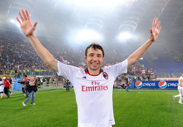 Mark_van_Bommel_celebrates_Serie_A_title_May_2011