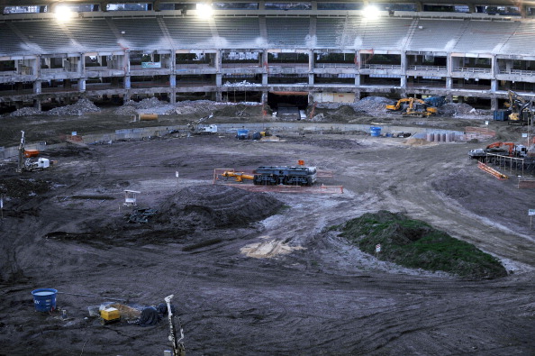 Maracana_under_construction_June_2011