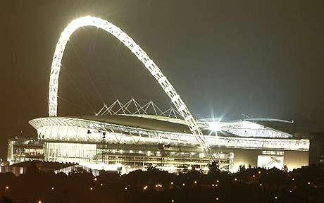 Wembley_Stadium_lit_up