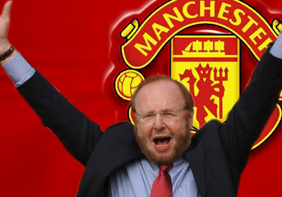 Malcolm_Glazer_in_front_of_Manchester_United_badge