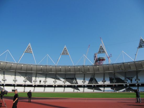 London 2012_Olympic_Stadium_with_cameramen_October_2011