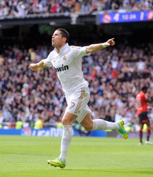 Cristiano Ronaldo_celebrating_goal_v_Osuana_November_6_2011