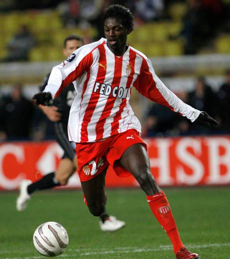 Emmanuel Adebayor_playing_for_Monaco