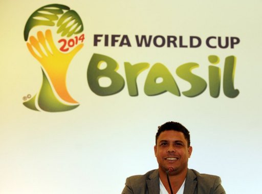 Ronaldo at_press_conference_Rio_December_1_2011