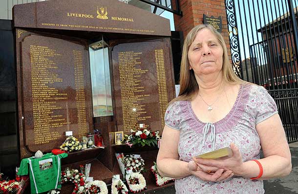 Margaret Aspinall_outside_Liverpool_Gates