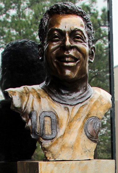 Pele bust_USSA_March_28_2012