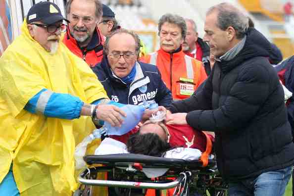 Piermario Morosini__on_stretcher_April_15