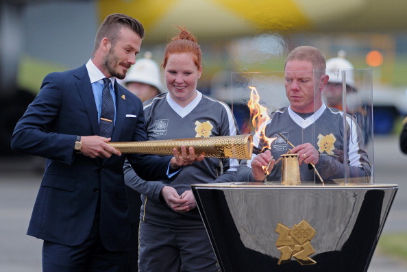 David Beckham_lighting_London_2012_Torch_02-07-012