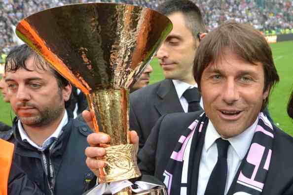 Antonio Conte_with_Serie_A_trophy_August_2