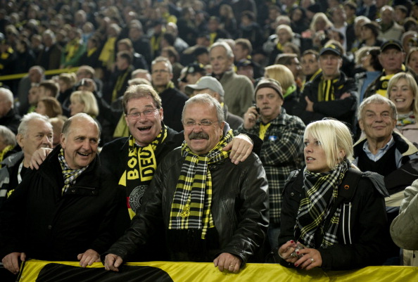 standing fans_borussia_dortmund_30-10-12