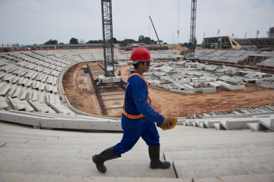 Workman at_Manaus-550x366