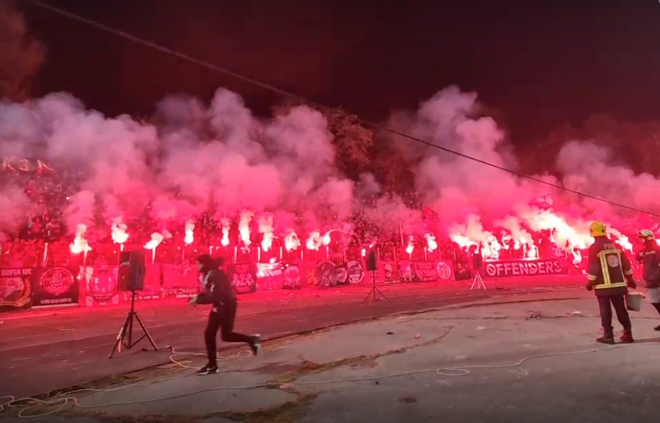 Das letzte Spiel von ZSKA Sofia im Stadion der bulgarischen Armee bricht in Chaos und Gewalt aus